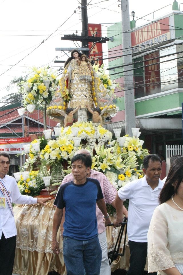 The Entrance of Nana Pilar and its Crowns (7)